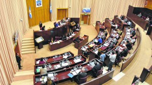 Gutiérrez pidió más deuda tras la aprobación en la Legislatura