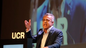El presidente de la UCR abre el diálogo e incluye al peronismo «republicano»