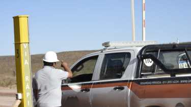 Un sector del yacimiento operado por Tecpetrol se encuentra a resgurado de la justicia por la realización de pericias. Foto: Florencia Salto. 
