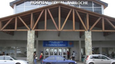 En Bariloche había hasta este martes 4.265 personas contagiadas según la información oficial, pero esa enorme cantidad de casos activos no repercutía por el momento en las unidades de terapia intensiva que funcionan en esta ciudad. (foto de archivo)