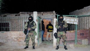 Kiosco de droga en Roca: cocaína, marihuana y nueve detenidos tras allanamientos