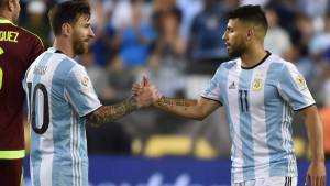 Agüero salió a bancar a Messi y lo postuló para el Balón de Oro
