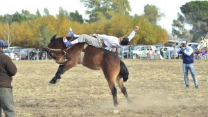 El campeonato rionegrino de jineteada reunió a miles de personas en San Javier