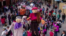 Imagen de Los títeres andariegos desembarcan en Bariloche y tendrán su desfile el sábado