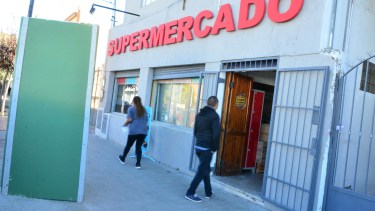 Un súpermercado  recibió más de cien pedidos de trabajo.
Foto: Marcelo Ochoa.