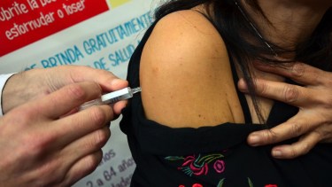 La vacuna antigripal es clave para evitar  las complicaciones, ocasionadas por la infección por el virus influenza.  Foto Archivo : Marcelo Ochoa