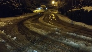 Nieve en Bariloche: calles complicadas y cortes de energía