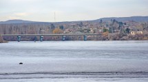 Imagen de Por la crecida del río Limay controlarán las riberas