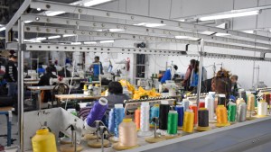 Nación otorga subsidio a cooperativa textil de Neuquén para fabricar ropa sanitaria