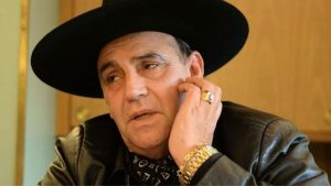 El «Chaqueño» Palavecino estalló furioso cuando la Policía le cortó un show en Salta