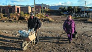 Conseguir la garrafa a $287 del «Plan Hogar», un desafío en la región