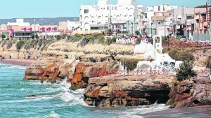 Las Grutas: En defensa del frente costero, exigen respetar el código urbano