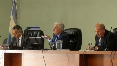Coscia, en la presidencia de uno de los juicios realizados en Neuquén (al centro).