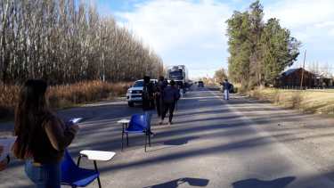 Los estudiantes hicieron la conferencia de prensa sobre la Ruta para visibilizar el reclamo. 