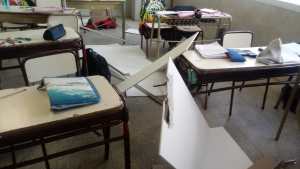 Se cayó parte del techo y los estudiantes se salvaron porque estaban en recreo