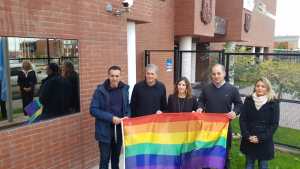 Por primera vez, en el Deliberante de Neuquén flameó la bandera del Orgullo
