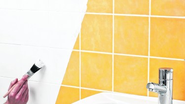Paso a paso: cómo pintar los azulejos del baño y la cocina