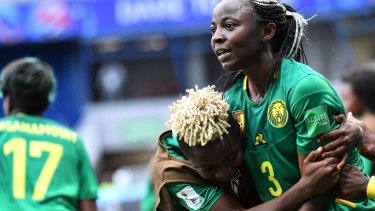 Un gol en el último minuto de Camerún sentenció las chances argentinas.