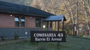 Escaparon luego de agredir a su hermana y a los policías que acudieron en auxilio