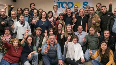Dirigentes de Bariloche se reunieron en nombre del Frente de Todos en respaldo a la fórmula Fernández-Fernández. (Gentileza)