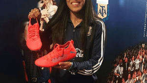 Mundial de Fútbol Femenino: la seleccionada barilochense sortea sus botines