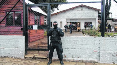 Como la sentencia quedó firme, el hombre condenado fue detenido y enviado a la cárcel de Bariloche a cumplir la pena. (Foto de archivo)