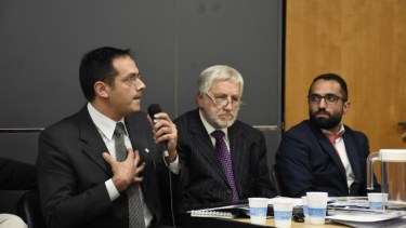 Rodríguez Lastra y sus defensores, durante el juicio (Archivo)