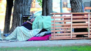 Las personas que duermen en la calle, un problema que impacta en Neuquén