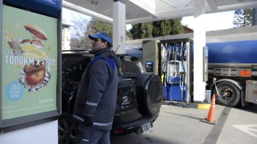 En Bariloche la nafta súper quedó apenas por debajo de los 200 pesos. Archivo