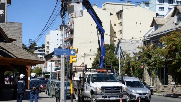 La CEB presta el servicio eléctrico presa el servicio eléctrico en Bariloche bajo contrato de la provincia. Ahora reclaman revisar ese esquema. (archivo)