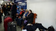 Imagen de Turistas durmieron cuatro noches en la terminal de ómnibus de Bariloche