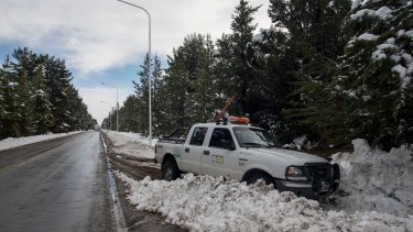 Personal de la CEB trabajó durante el fin de semana para restablecer el servicio en numerosos sectores de la ciudad. (Foto: Marcelo Martínez)