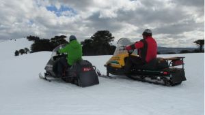 Los motoqueros mapuches que te llevan al cráter del volcán Batea Mahuida