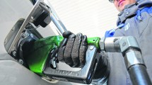 Imagen de Nación publicó el decreto con el que congela los combustibles