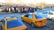 Imagen de Tras 58 horas de bloqueos se destrabó el reclamo de los taxistas