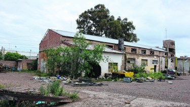 En este lugar funcionó una usina. Allí se hará la nueva terminal, con 14 dársenas previstas.