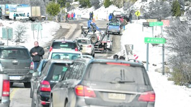 Ruta Siete Lagos. Se resolvió implementar franjas horarias para que no circulen al mismo tiempo vehículos y camiones de carga. (Foto: Patricio Rodríguez)