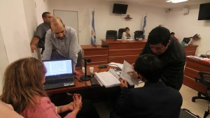 Seis meses de preventiva para los dos hombres que atacaron al taxista