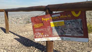 Los carteles e instalaciones de "Bardas Soleadas" fueron destrozados. (Gentileza).-