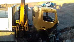 Un grupo armado robó dos camiones en Vaca Muerta