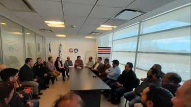 Autoridades de la provincia se reunieron con taxistas para destrabar el conflicto. (Foto: Gentileza.-)