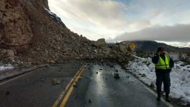 Cayeron más de 1 mil metros cúbicos de piedras a la altura del kilómetro 2094 de la Ruta Nacional 40. (Gentileza)