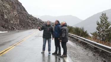 El gobernador recorrió distintos puntos de la villa junto al intendente Guillermo Caruso. 