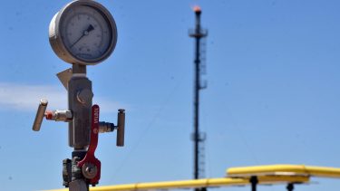 Aranguren alertó que es posible que haya cortes en el servicio de gas y de electricidad.