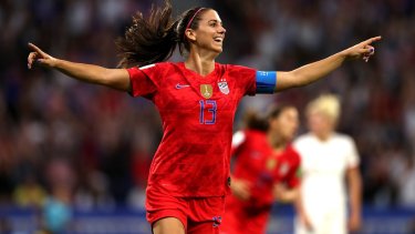 Alex Morgan marcó el segundo con un cabezazo notable.