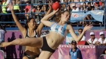 Imagen de Beach Handbol: Bonomi y Millet, embajadores regionales