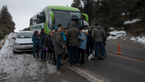 Turistas varados protestaron en la Terminal de Bariloche