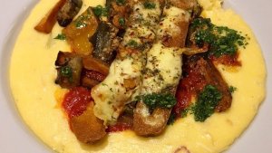 ¿Te animás a preparar unas salchichas veggie con polenta?