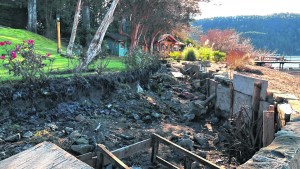 Polémica por un muro que crece en la costa del lago Nahuel Huapi