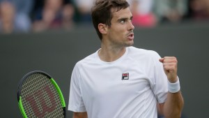 Pella logró una remontada inolvidable y clasificó a cuartos en Wimbledon